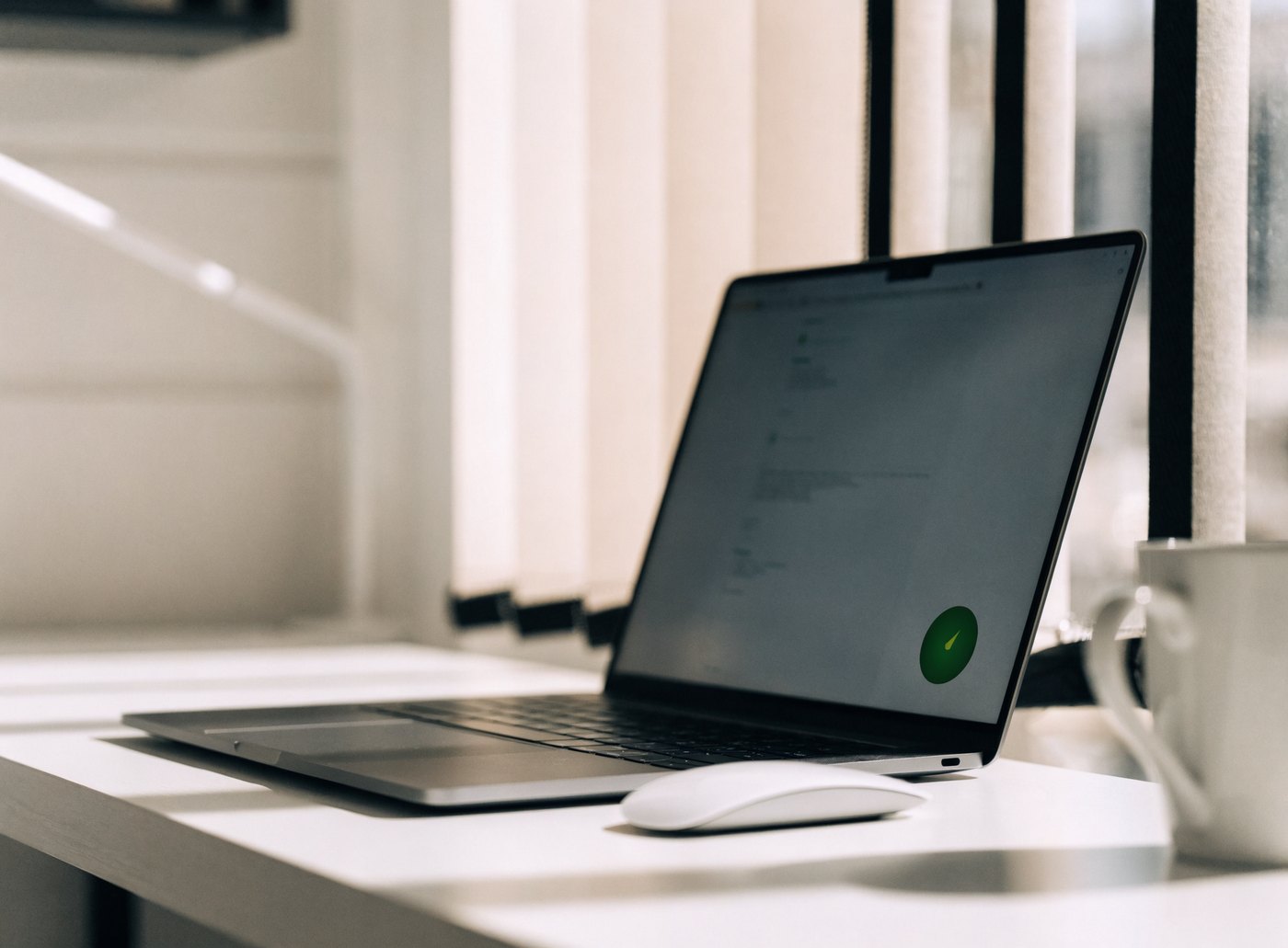 Snelle, schone website op een laptop, de basis voor goede vindbaarheid